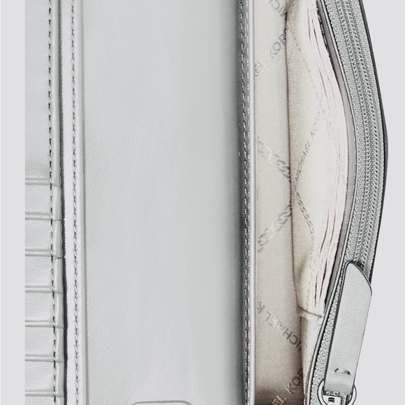 MICHAEL KORS. NEW -SILVER JET SET CHARM - Picture 5 of 10